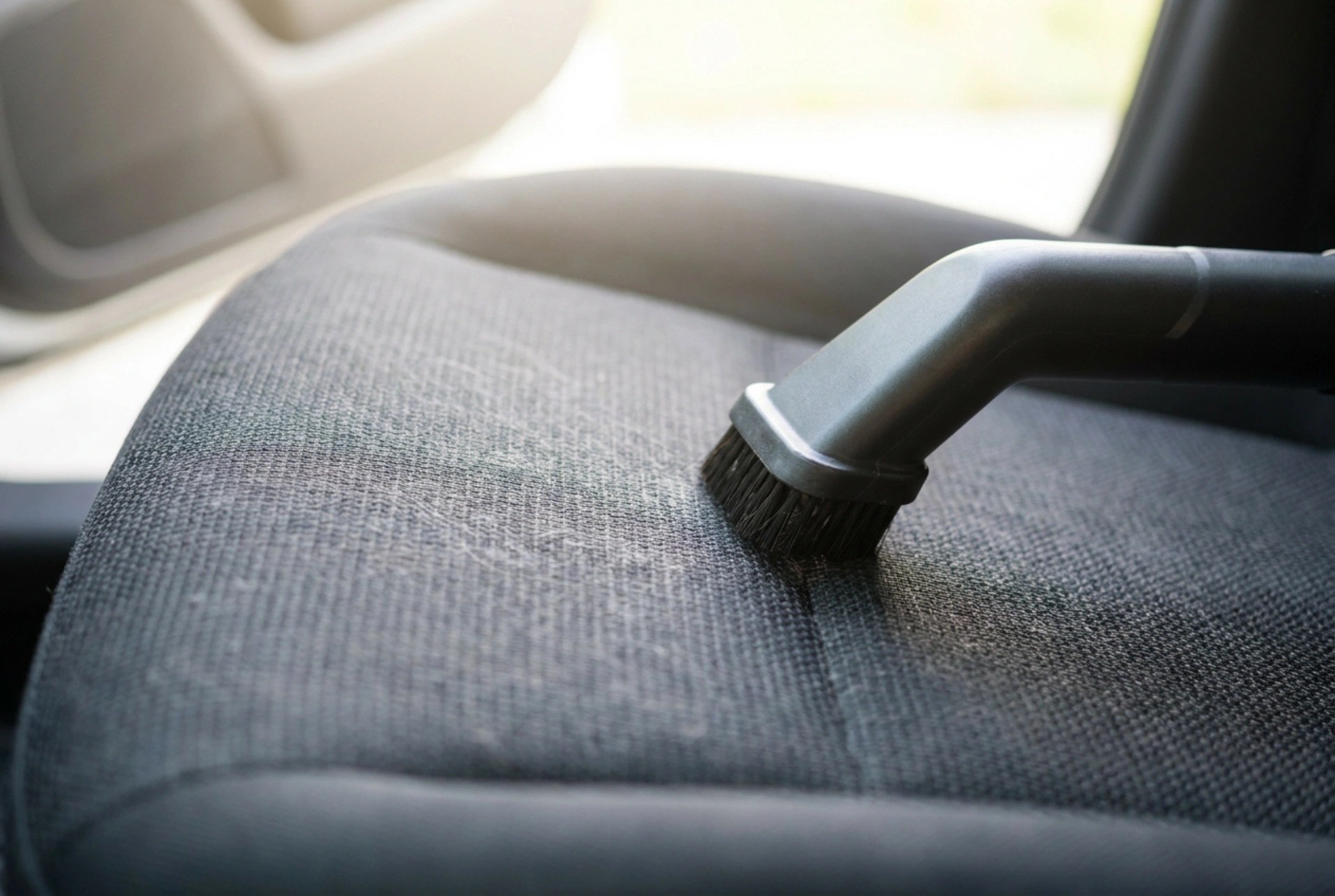 Deep Cleaning Car Seats with a Vacuum Cleaner Without Excess Moisture
